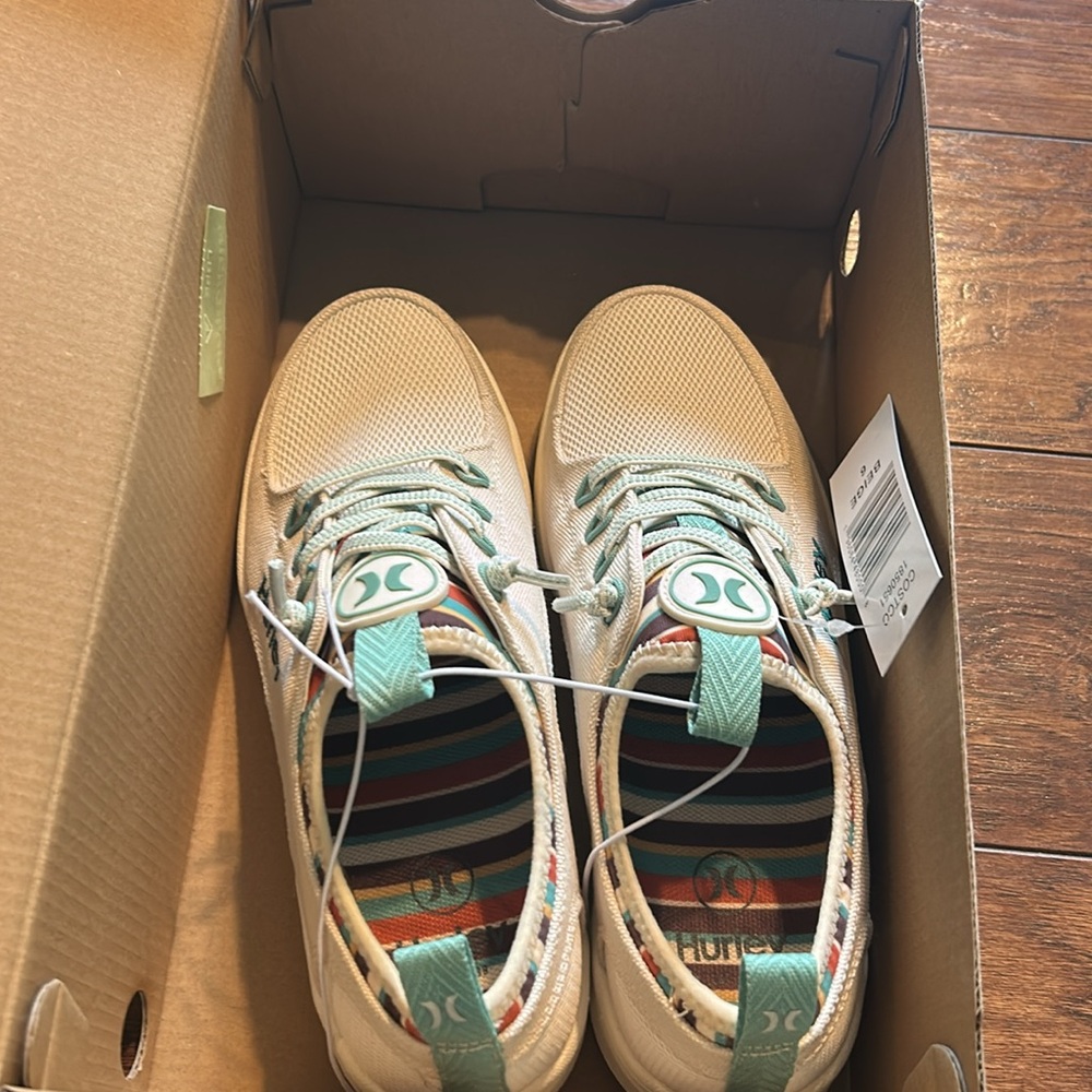 Hurley Women's Castaic Sneaker NWT new in box - Picture 6 of 7